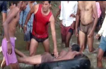two cousin brother died in water reservoir in bhind VIDEO: डैम में नहाने गए चचेरे भाई डूबे, एक की मिली लाश दूसरे की तलाश जारी