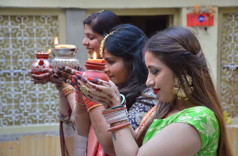 karwa chouth पति की दीर्घायु की कामना की