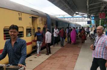 diwali tour packages 2019 : Railway launch Udhna- Jhansi Holi Day रेलवे ने यात्रियों को दी बड़ी राहत, इन रूटों पर चलेगी हॉली-डे स्पेशल ट्रेनें