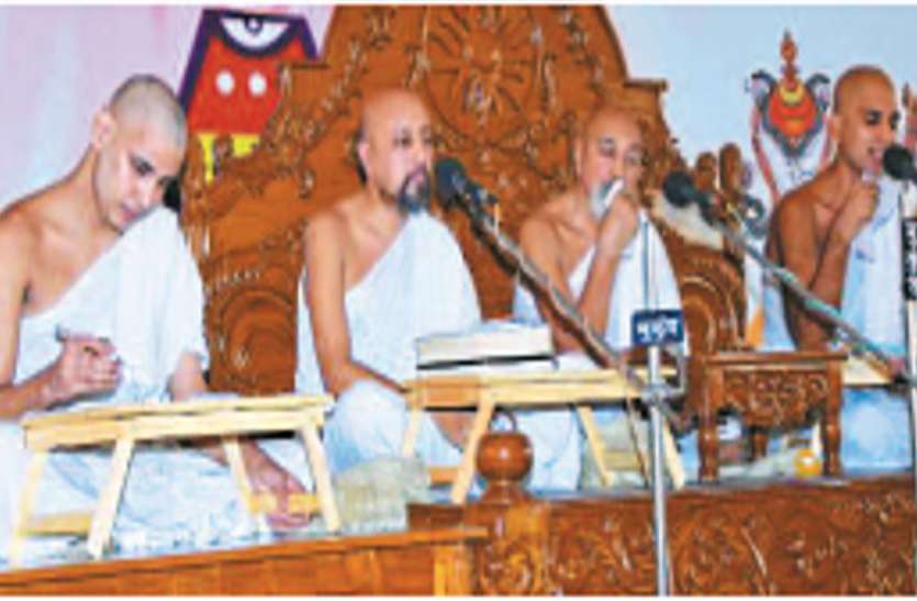 जीवन में न हो राग-द्वेष की गांठ, ये हमारी सरलता और सहजता को कर देती है भंग जीवन में न हो राग-द्वेष की गांठ, ये हमारी सरलता और सहजता को कर देती है भंग