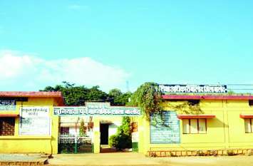 education Department शिक्षा विभाग के दुष्कर्मी बाबू और प्रधान पाठक को पीटने वाली शिक्षिका बर्खास्त