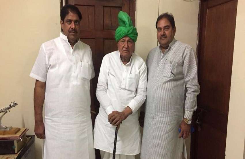 बिखर गई ‘ताऊ’ की राजनीति, वजूद बचाने लड़ रही पीढिय़ां