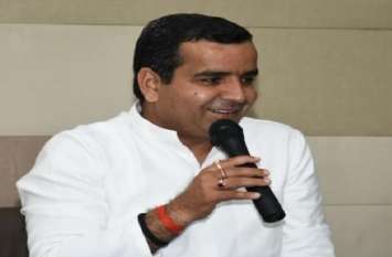 Dharmendra yadav statement on CM yogi अखिलेश यादव के चचेरे भाई धर्मेंद्र यादव ने योगी सरकार को उखाड़ फेकने का किया आवाहन, देखें वीडियो
