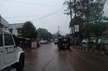 Unseasonal rains, freezing cold बेमौसम हुई झमाझम बारिश, फिजा में घुली ठंडक