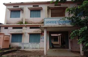Slogan towards cleanliness is proving a step दिखावा साबित हो रहा एक कदम स्वच्छता की ओर नारा
