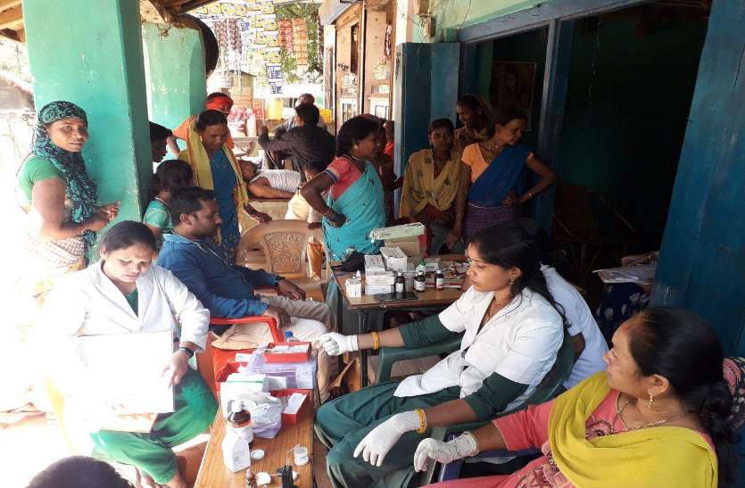 4 महीने से बोर से आ रहा गंदा पानी, फैला डायरिया, एक की मौत, 40 बीमार, दुकान व घर के आंगन में चल रहा इलाज, देखिए तस्वीरें