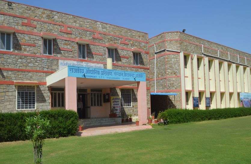 चेहरे से मिलेगी क्लास में एंट्री चेहरे से मिलेगी क्लास में एंट्री