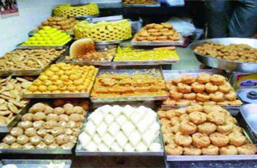 मिलावट करने वालों पर लगा 12 लाख का जुर्माना मिलावट करने वालों पर लगा 12 लाख का जुर्माना