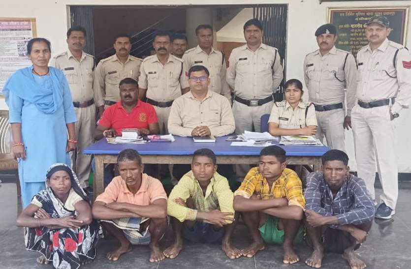 Breaking News: इस शक पर महिला की बेरहमी से हत्या, बोरे में लपेटकर फेंकी लाश, पति-पत्नी और पुत्र समेत 5 गिरफ्तार Breaking News: इस शक पर महिला की बेरहमी से हत्या, बोरे में लपेटकर फेंकी लाश, पति-पत्नी और पुत्र समेत 5 गिरफ्तार