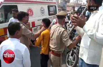 police lathi-charged the family members sitting on the street for just न्याय के लिए सड़क पर बैठे परिजनों पर पुलिस ने किया लाठीचार्ज, देखें वीडियो