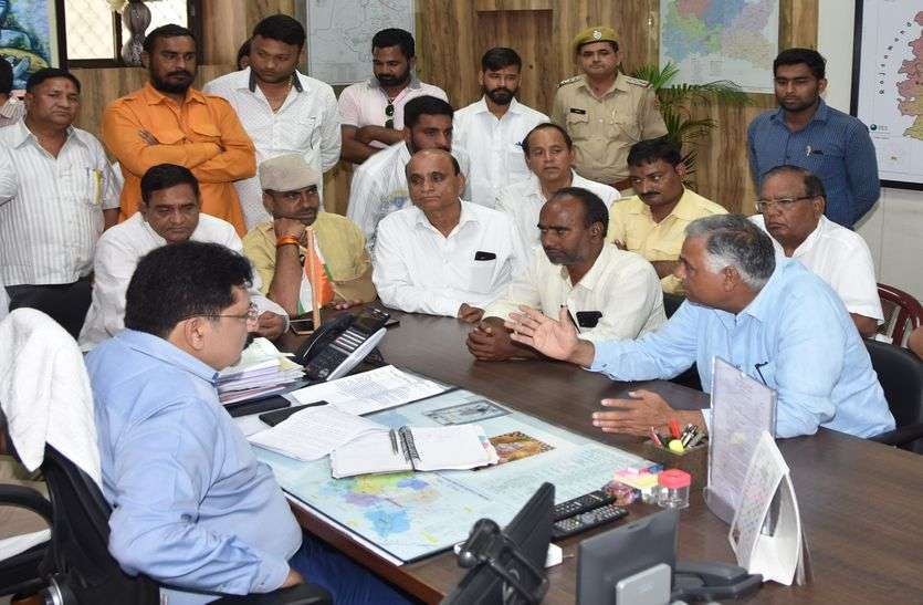 MLA Awasthi said that the strike will continue in bhilwara विधायक अवस्थी ने कहा धरना रहेगा जारी