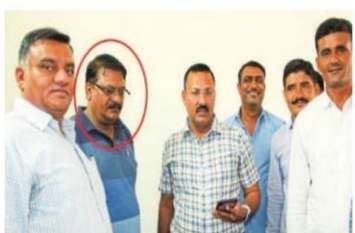 In the game of bribery, the number of triple 4 , 4 number was demande रिश्वत के खेल में ट्रिपल 4 का अंक!, 4 नम्बर कमरे में मांगी थी 4 लाख की रिश्वत और 40 हजार की घूस लेते धरा गया