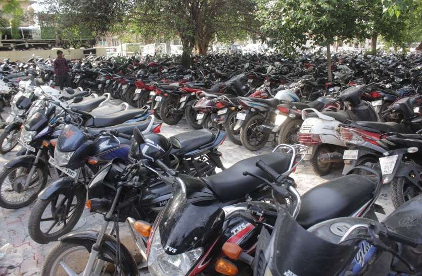 railw staion parking लंबे समय से पार्किंग में खड़े वाहनों की होगी गिनती, आरपीएफ रखेगा निगरानी