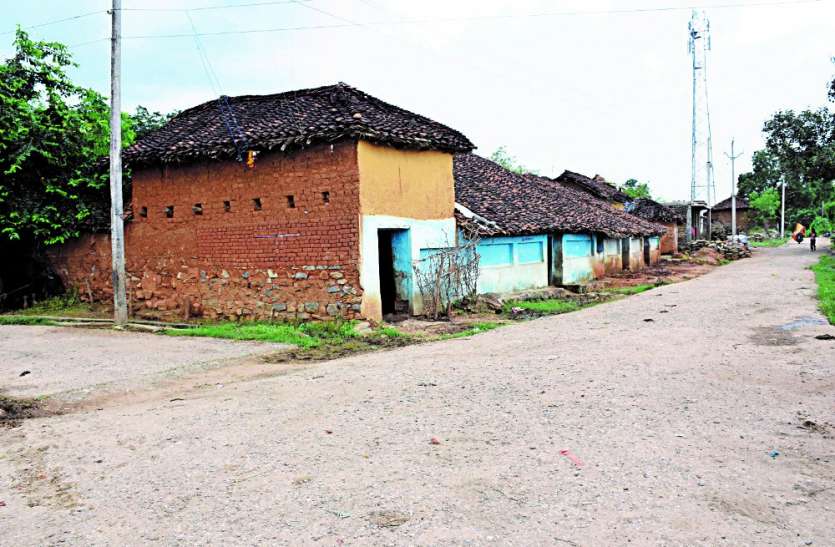 Electricity company punishes 150 defaulters to 600 families जिस गांव में कलेक्टर ने लगाई थी चौपाल, उसी को 2 दिन रखा अंधेरे में
