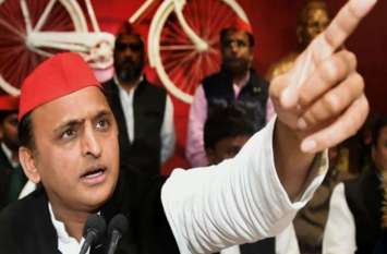 akhilesh yadav addressed jansabha in rampur for tanzin fatima सत्ता बदलने पर Azam Khan पर झूठे केस लगाने वाले अधिकारियों और मंत्रियों को बख्शा नहीं जाएगा: Akhilesh Yadav