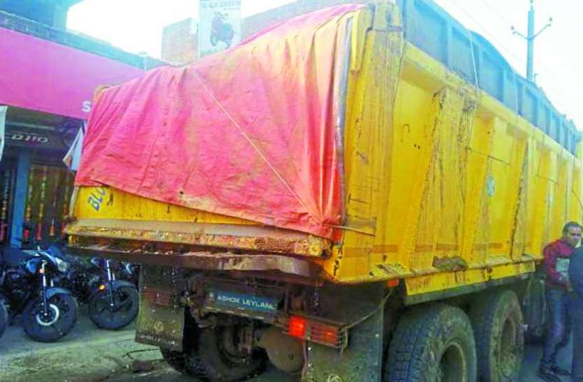 Vehicles are running on roads without number here यहां बिना नम्बर के सडक़ों पर दौड़ रहे वाहन