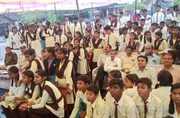 150 students from selected 50 teams participated in the competition चयनित 50 टीम के 150 विद्यार्थी प्रतियोगिता में हुए शामिल