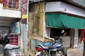 Municipality has not built new facilities नगर पालिका ने नए सुविधाघर बनाए नहीं, जो थे उन पर हो गया कब्जा