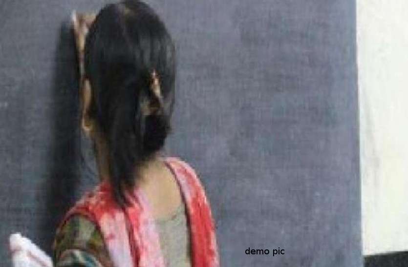 school teacher पीईईओ सुधारने में लगे बिगड़ी पढ़ाई व्यवस्था, जहां से शिक्षक हटाया, वहां दूसरे को भेजा