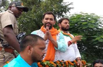 bjp leader nirahua emotional discus with public in ghosi byelection भाजपा प्रत्याशी विजय राजभर को जिताने के लिए भोजपुरी स्टार निरहुआ ने अपनाया ये स्टाइल