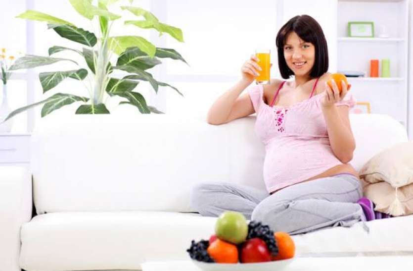 pregnancy.jpeg चाहती हैं नॉर्मल डिलीवरी तो खाने में शामिल करें ये 10 चीजें