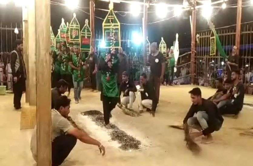 Ratlam Chehalum video देखें वीडियो : मातम ए खंदक में 42 दूल्हे निकले जलते अंगारों पर