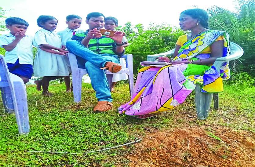 कोई छत पर चढ़ा तो कोई पेड़ पर तब मिला ऑनलाइन ऐप से परीक्षा का नेटवर्क