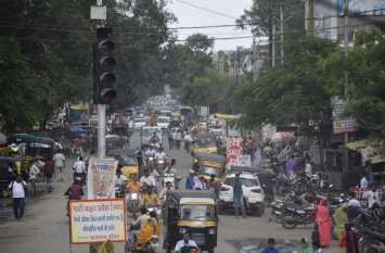Forgot to put the signal, the lights closed at the intersection, सिग्नल लगाकर भूल गए, चौराहों पर बंद पड़ी बत्तियां, स्मार्ट हो रहे शहर में अब भी पुराने ढर्रे पर यातायात