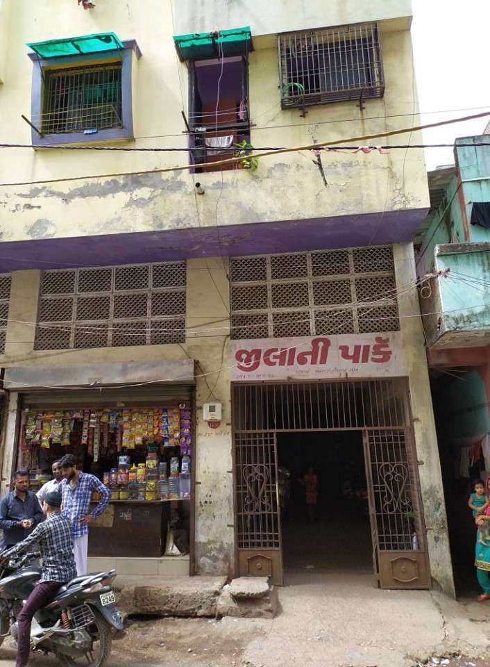 KAMLESH TIWARI MURDER CASE : शिक्षिका है फरार अशफाक की पत्नी