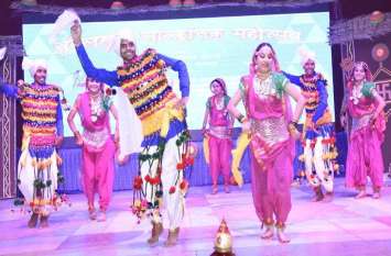 Women got the Jain Ratna Award, Bundeli dances tied it महिलाओं को मिला जैन रत्न सम्मान, बुंदेली नृत्यों ने बांधा समां