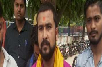 angry hindu sangthan leaders protest in amethi कमलेश तिवारी की हत्या पर हिंदू संगठन में आक्रोश, ज्ञापन सौंप कर दी बड़ी मांग