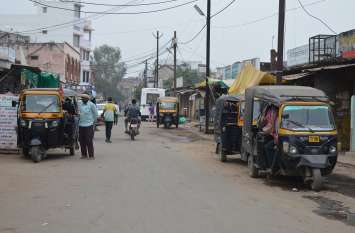 Auto rickshaws are overshadowing the city's traffic system शहर की यातायात व्यवस्था पर भारी पड़ रहे ऑटो रिक्शा