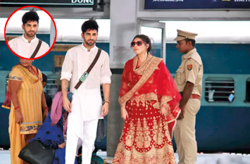 Ayushmann wears a nose ring for film shoot in Varanasi वाराणसी रेलवे स्टेशन पर 'नोज रिंग' पहने इस अवतार में दिखे 'आयुष्मान खुराना', ये है खास वजह