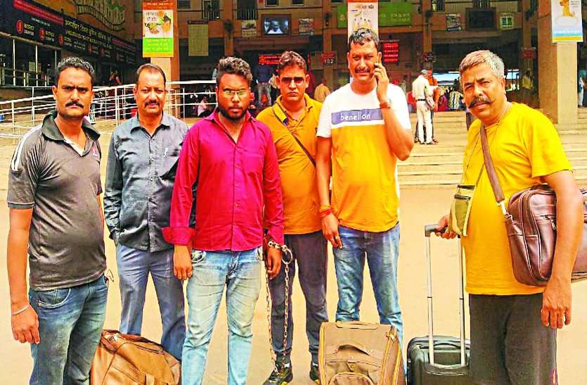 कार जीतने का लालच पड़ गया महंगा, लक्की ड्रा ने नाम पर अधेड़ से ढाई लाख रुपए की ठगी कार जीतने का लालच पड़ गया महंगा, लक्की ड्रा ने नाम पर अधेड़ से ढाई लाख रुपए की ठगी