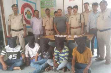 5, accused, robbery, arrested, absconding, bhind news, bhind news in h किराना व्यापारी के घर डकैती करने के 5 आरोपी गिरफ्तार, तीन फरार