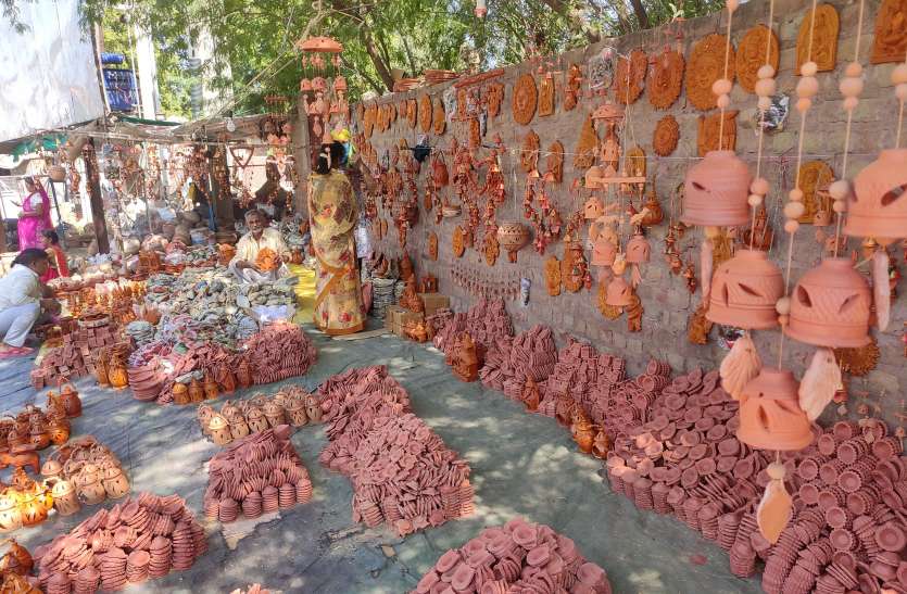 diwali 2019 Fancy lamp in Bikaner market गोवा की थाली में राजकोट के दीपक और बंगाल की लालटेन