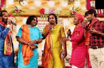 Bhajan evening held, devotees visit भजन संध्या आयोजित, झूमे श्रद्धालु