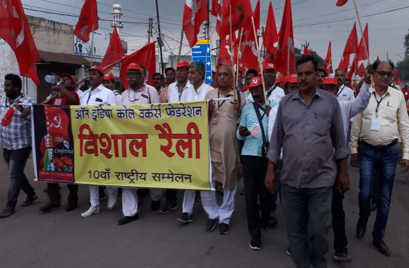 केन्द्र सरकार की आर्थिक नीतियों पर हमला, सीटू के राष्ट्रीय महासचिव ने कहा- आर्थिक मंदी से गुजर रहा देश केन्द्र सरकार की आर्थिक नीतियों पर हमला, सीटू के राष्ट्रीय महासचिव ने कहा- आर्थिक मंदी से गुजर रहा देश