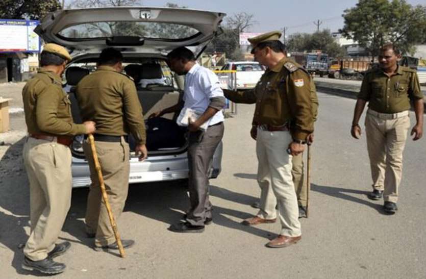 checking.jpg दिल्ली एनसीआर में सीमा पर सुरक्षा बढ़ी, बॉर्डर हुए सील, जानिये क्यों