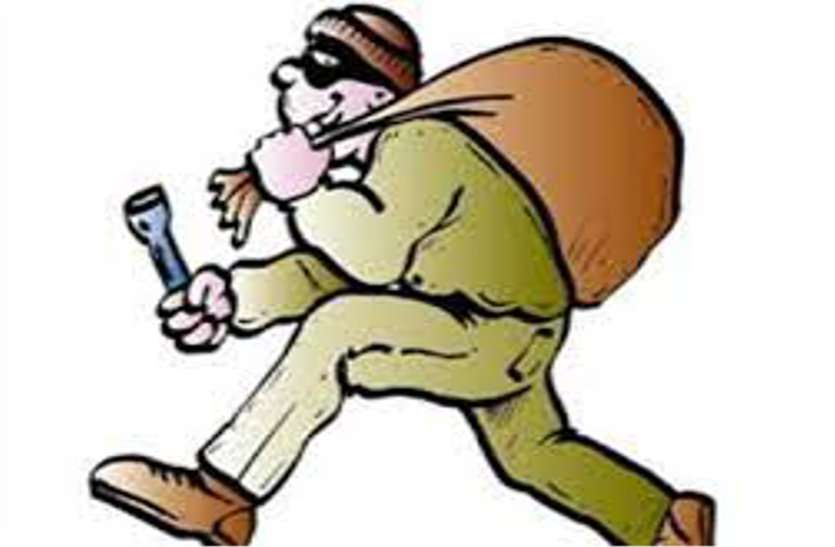 Farmer said - looted and looted, police said robbery शादी समारोह से पलक झपकते ही चोर ने पार किए लाखों के जेवर
