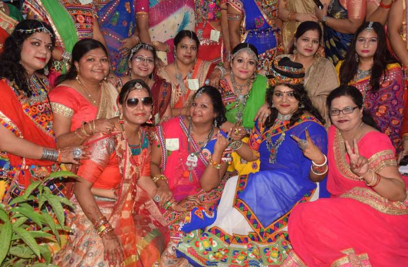 garba og agrwal mahila mandal हाइबीट्स पर थिरके कदम, तालियों की आवाज, डांडियां की खनखन से गूंज उठा परिसर
