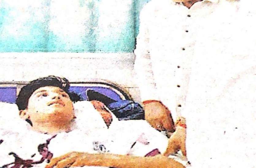 ghz.jpg 10वीं कक्षा के स्टूडेंट ने टीचर को इस सवाल का दिया ऐसा जवाब कि पहुंच गया अस्पताल