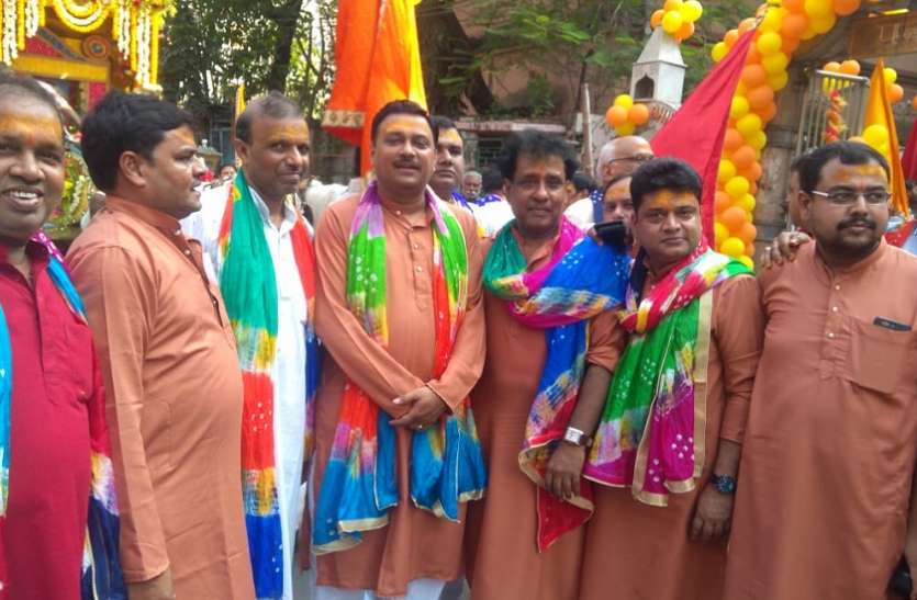 पानीटंकी शिवमंदिर से श्रीश्याम सेवक की निशान यात्रा पहुंची घुसुड़ीधाम पानीटंकी शिवमंदिर से श्रीश्याम सेवक की निशान यात्रा पहुंची घुसुड़ीधाम
