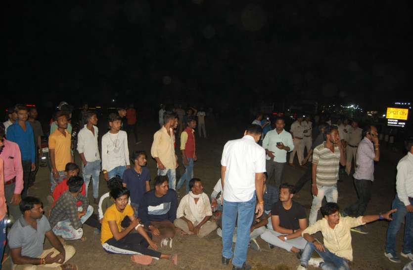 विरोध प्रदर्शन भाजपा नेता ने फेसबुक पर पुलिस अधिकारी को दी जान से मारने की खुली धमकी ,एसपी ने कही ये बात