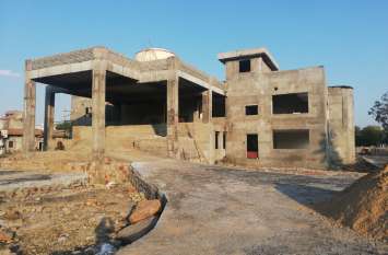 Built the building, now there is no money for electrification ... इमारत खड़ी कर दी, अब विद्युतीकरण का पैसा नही...