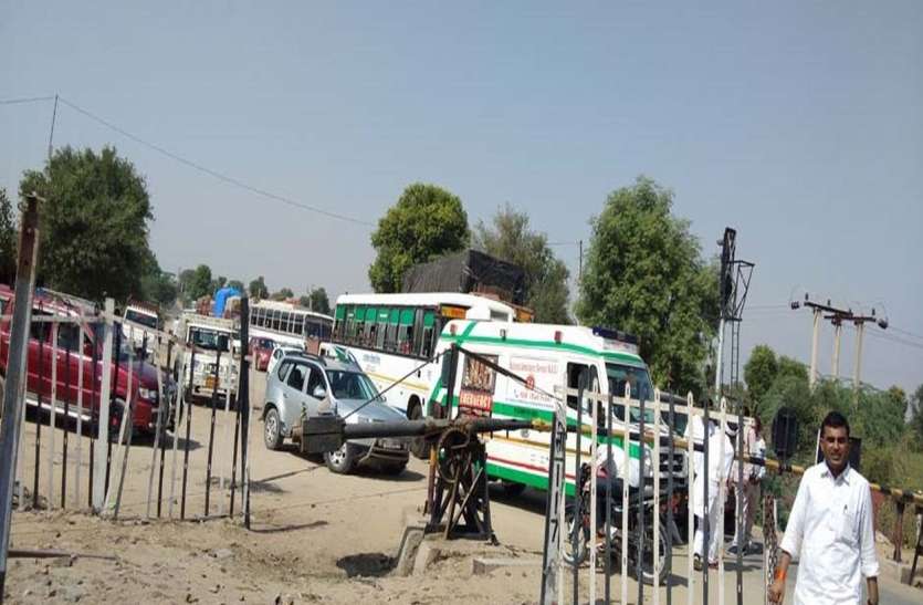 Rail signal technical fault in mahajan bikaner सिग्नल में आई तकनीकी खराबी, रेल यातायात प्रभावित