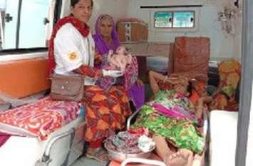 Free delivery in ambulance hit by crores of hospitals करोड़ों के अस्पताल पर भारी पड़ रही एम्बुलेंस में मुफ्त डिलीवरी