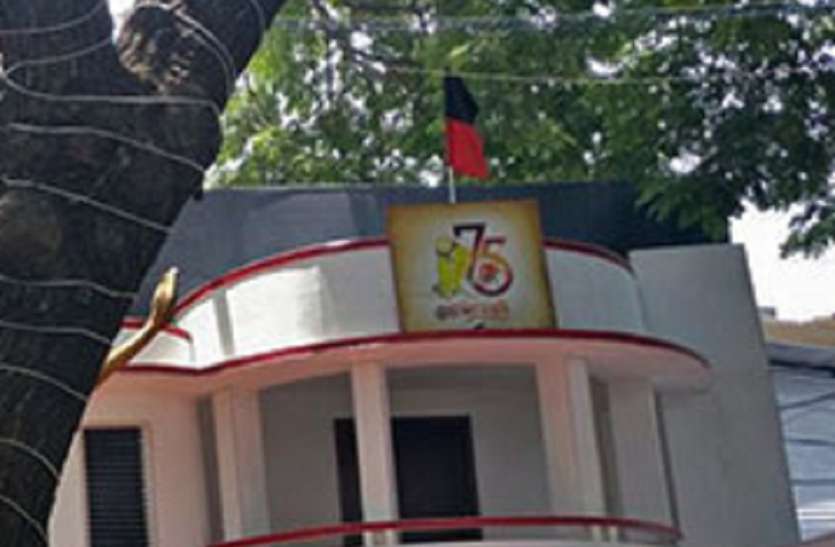 नेता का दावा : पहले इस जमीन पर था छात्रावास नेता का दावा : पहले इस जमीन पर था छात्रावास
