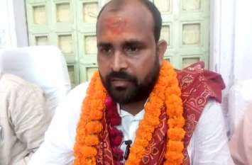 many leaders not join congress new distic president pc in mirzapur जिलाध्यक्ष बनने के बाद पहली बार प्रेस कांफ्रेंस करने आया यह नेता हुआ गुटबाजी का शिकार! बड़े नेताओं का नहीं मिला साथ