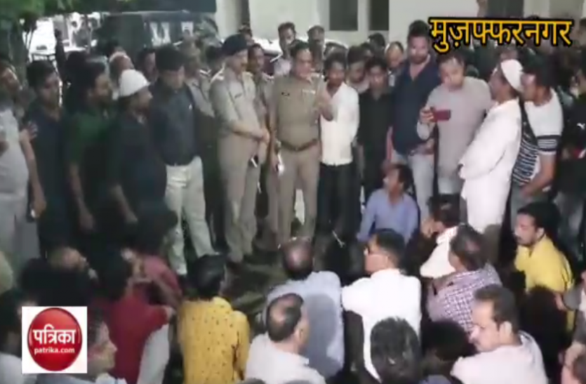 police.png वकील की हत्या की खबर फैलते ही अचानक कोतवाली में इक्टठी हो गई भीड़ और फिर..